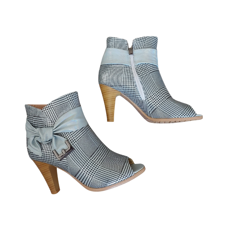 Maher blue ankle shoe/ boots, size 36