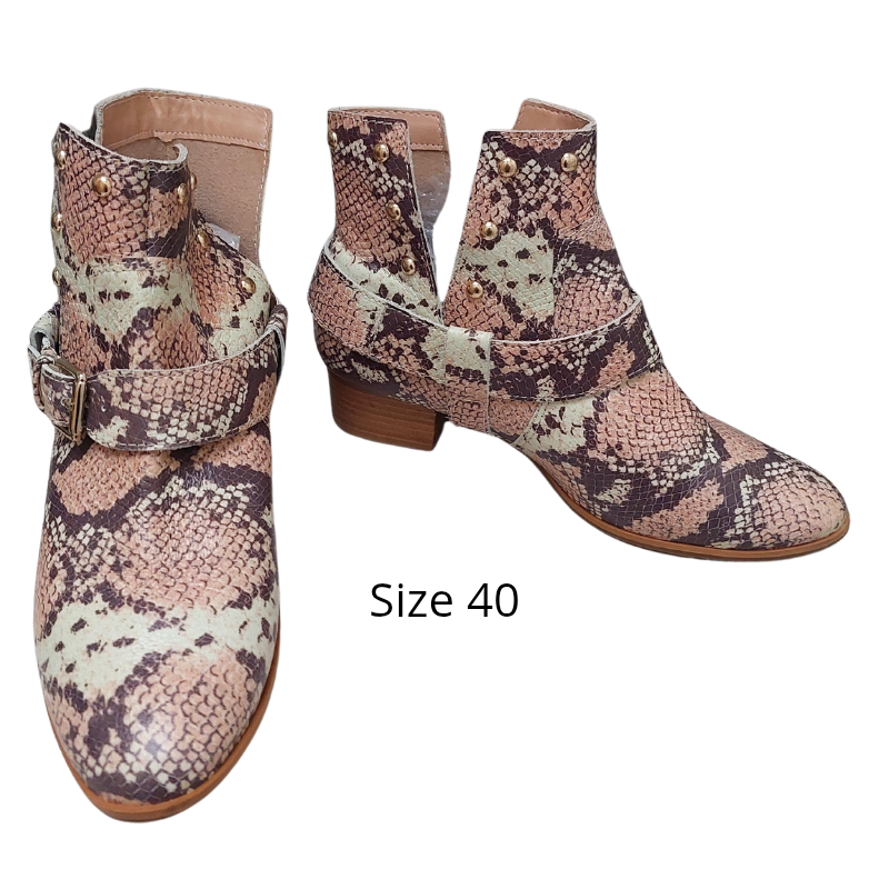 Sale Snakeskin leather boots, size 40/9