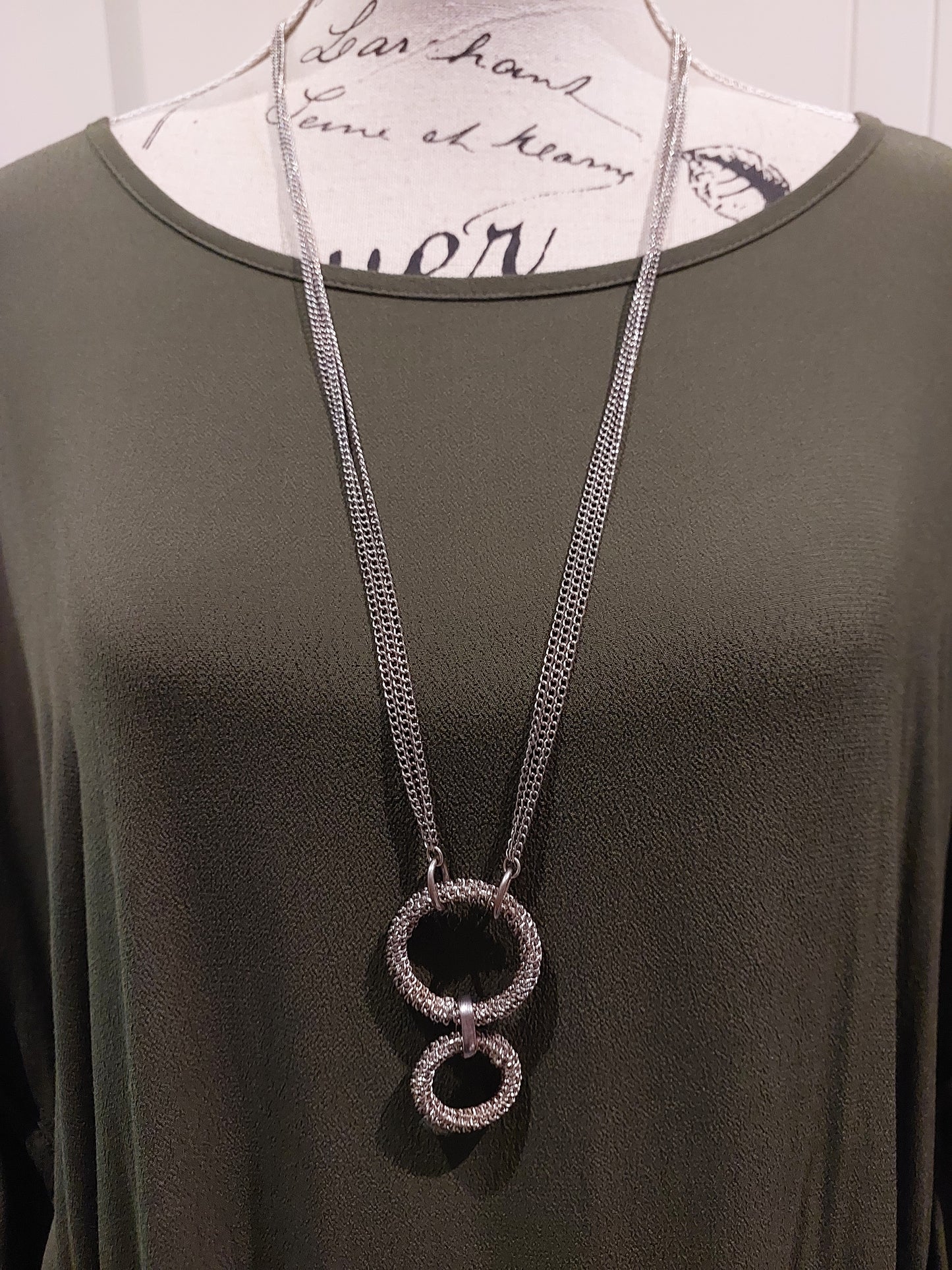 Silver circle pendant/necklace