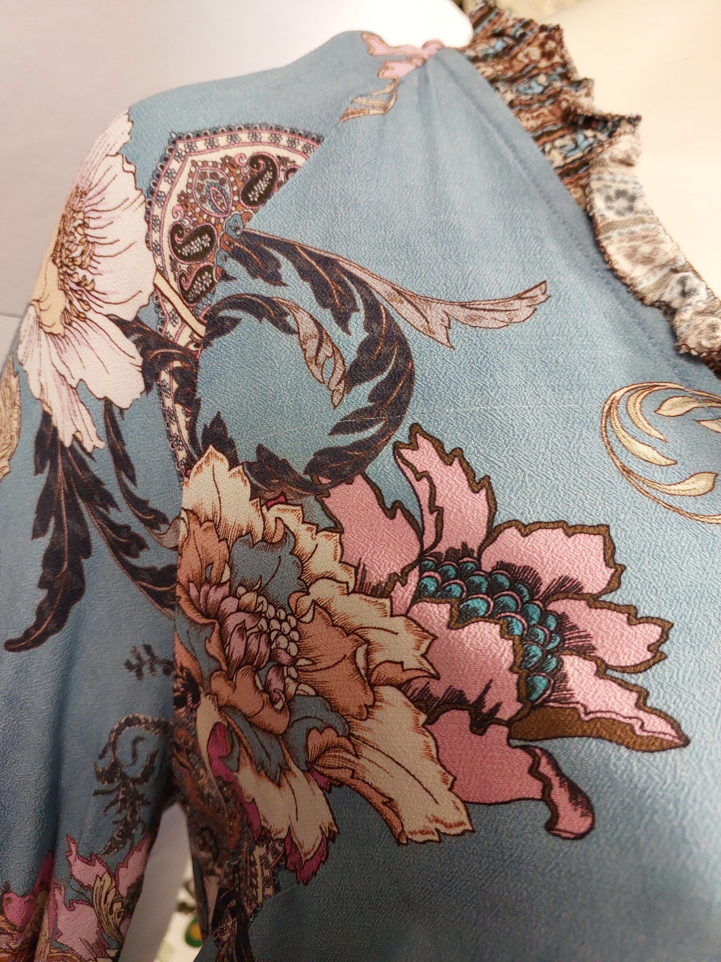 Loobies Story blue floral top, size 16