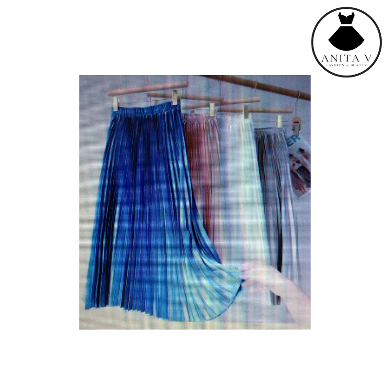 New metallic pleated skirt, size 6/8