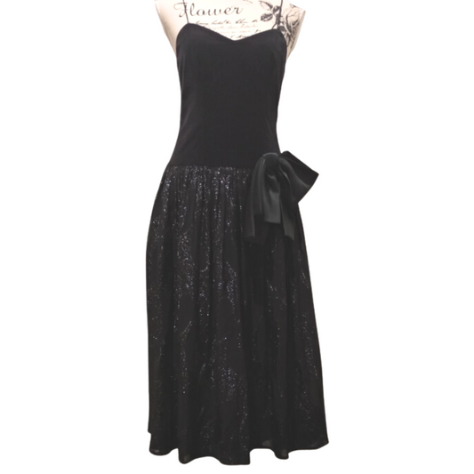 Black velvet formal/cocktail dress , size fits 10/12, rent $40