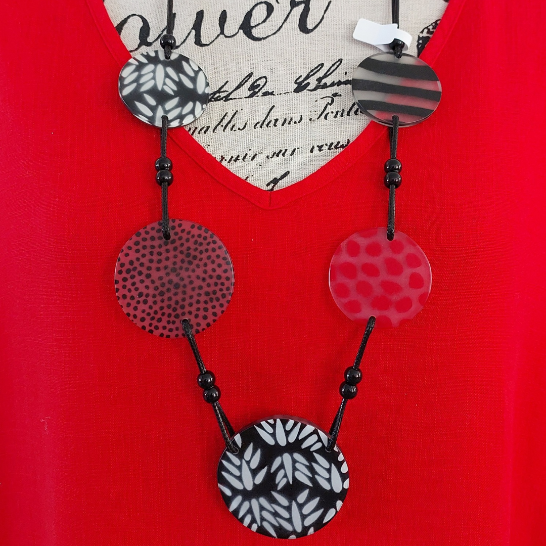 Black red white necklace