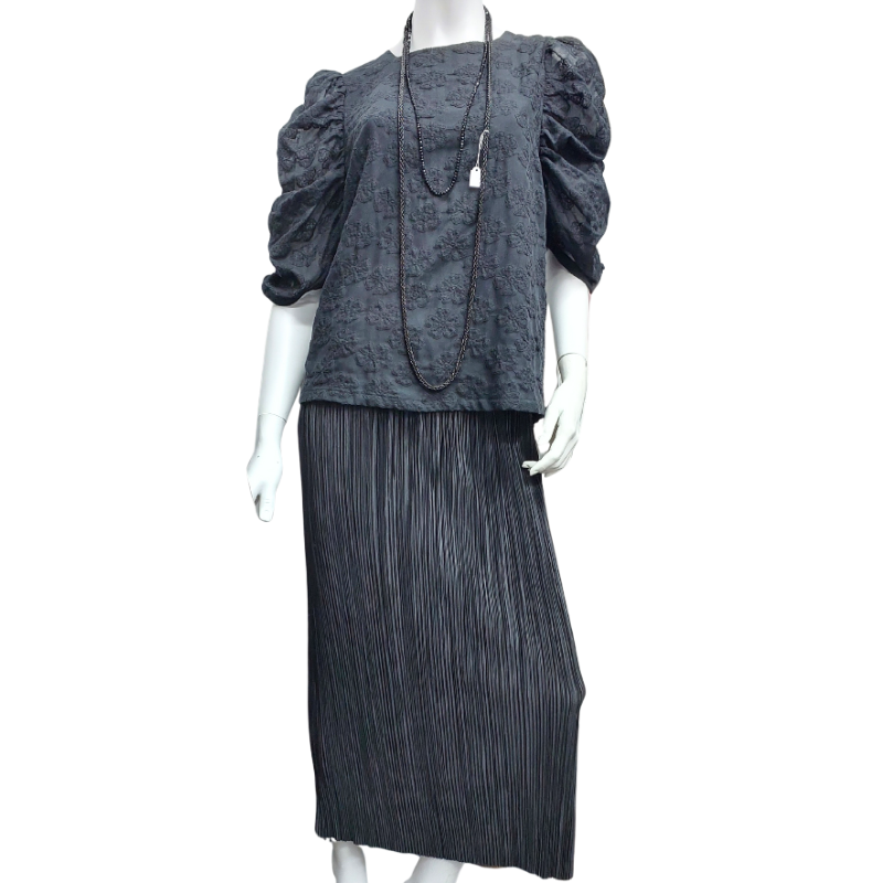 Rue de Femme black top, size 14