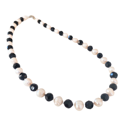 Pearl & onyx stone necklace