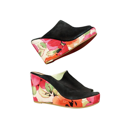 Django black suede floral wedges, size 7