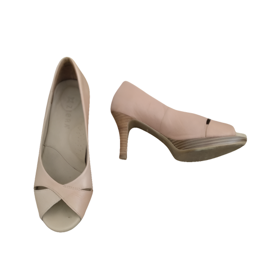 Ziera nude heels, size 7