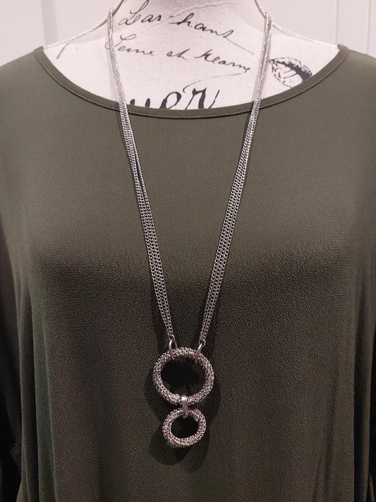 Silver circle pendant/necklace