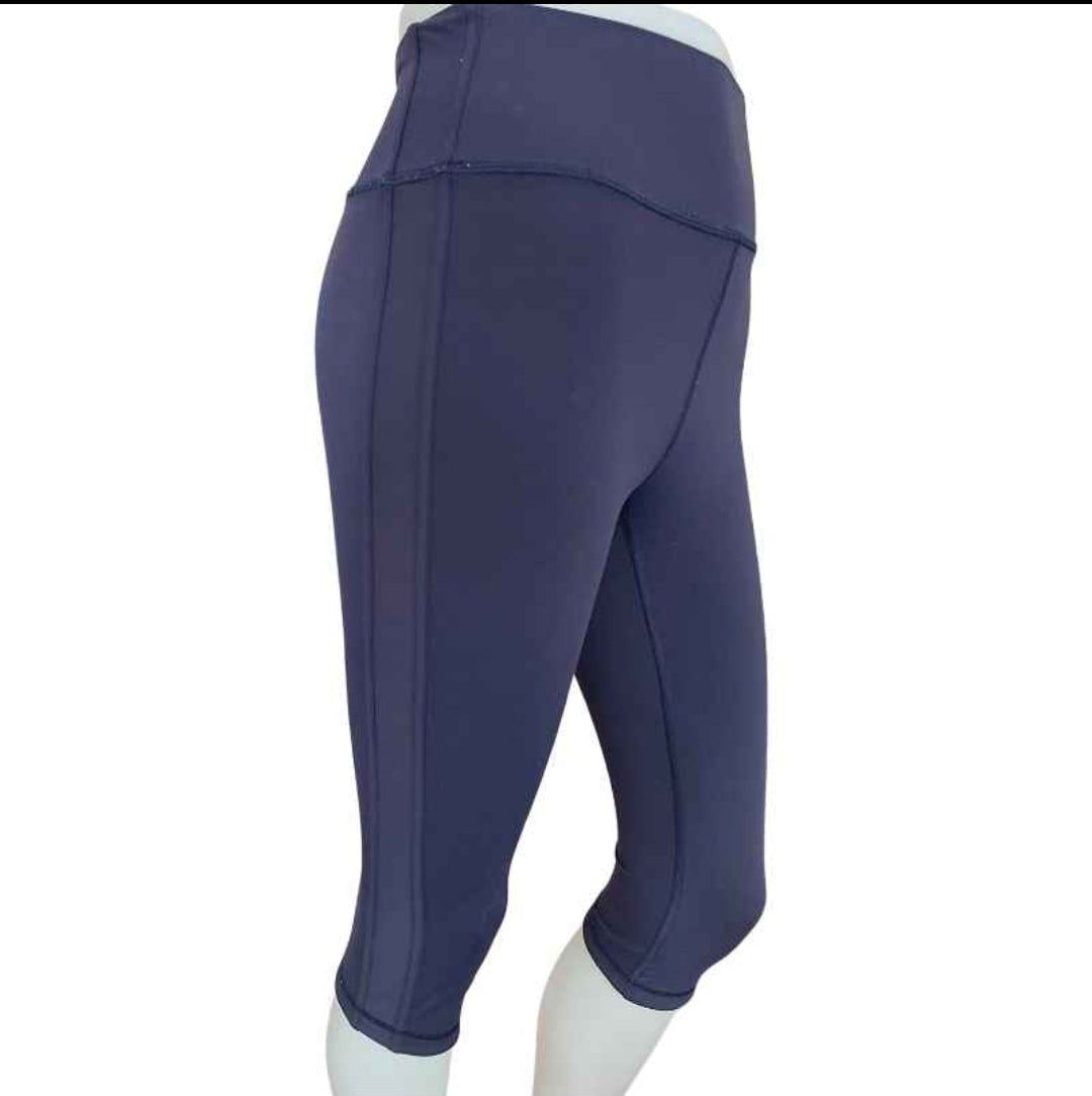 Lululemon navy blue sports 3/4 tights/leggings, size 4/8