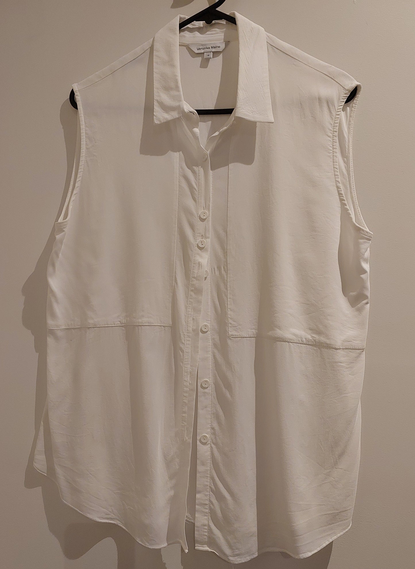 Veronica Maine ivory corporate Summer top size 12