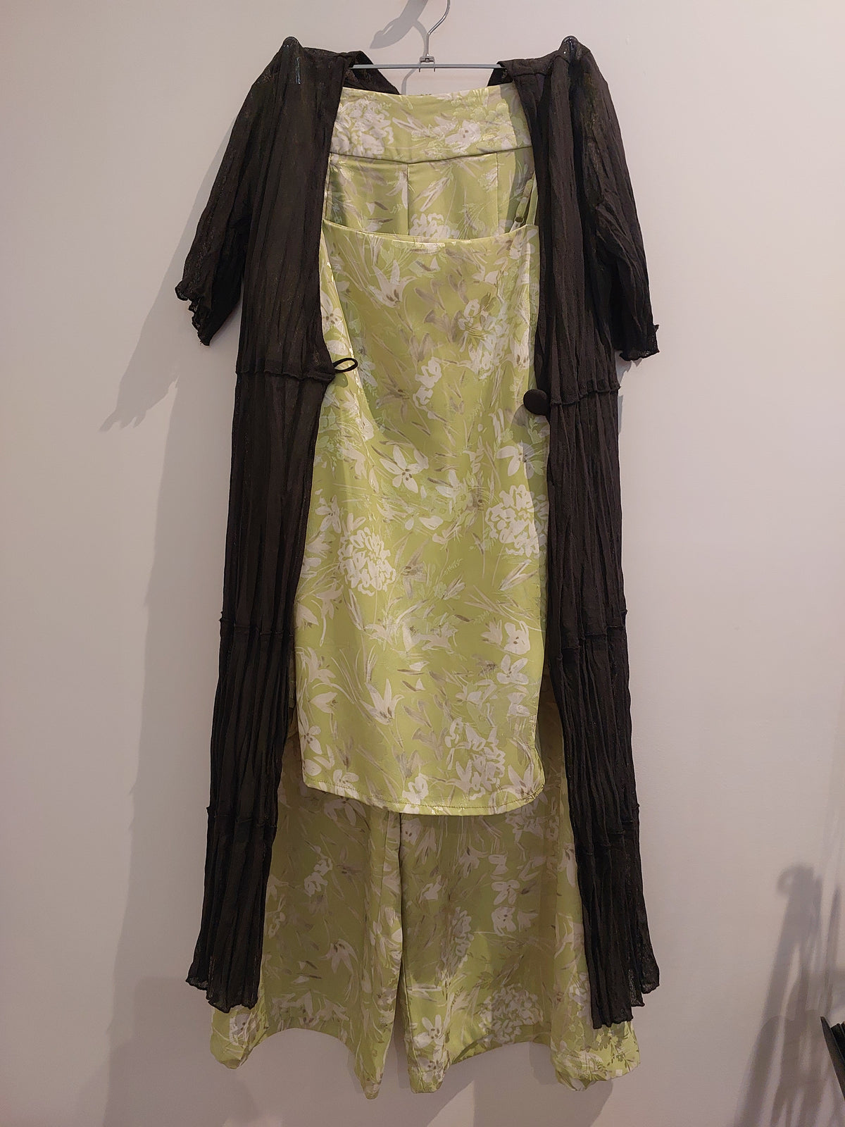 Lime green top & wide leg satin silky pants suit, size 10