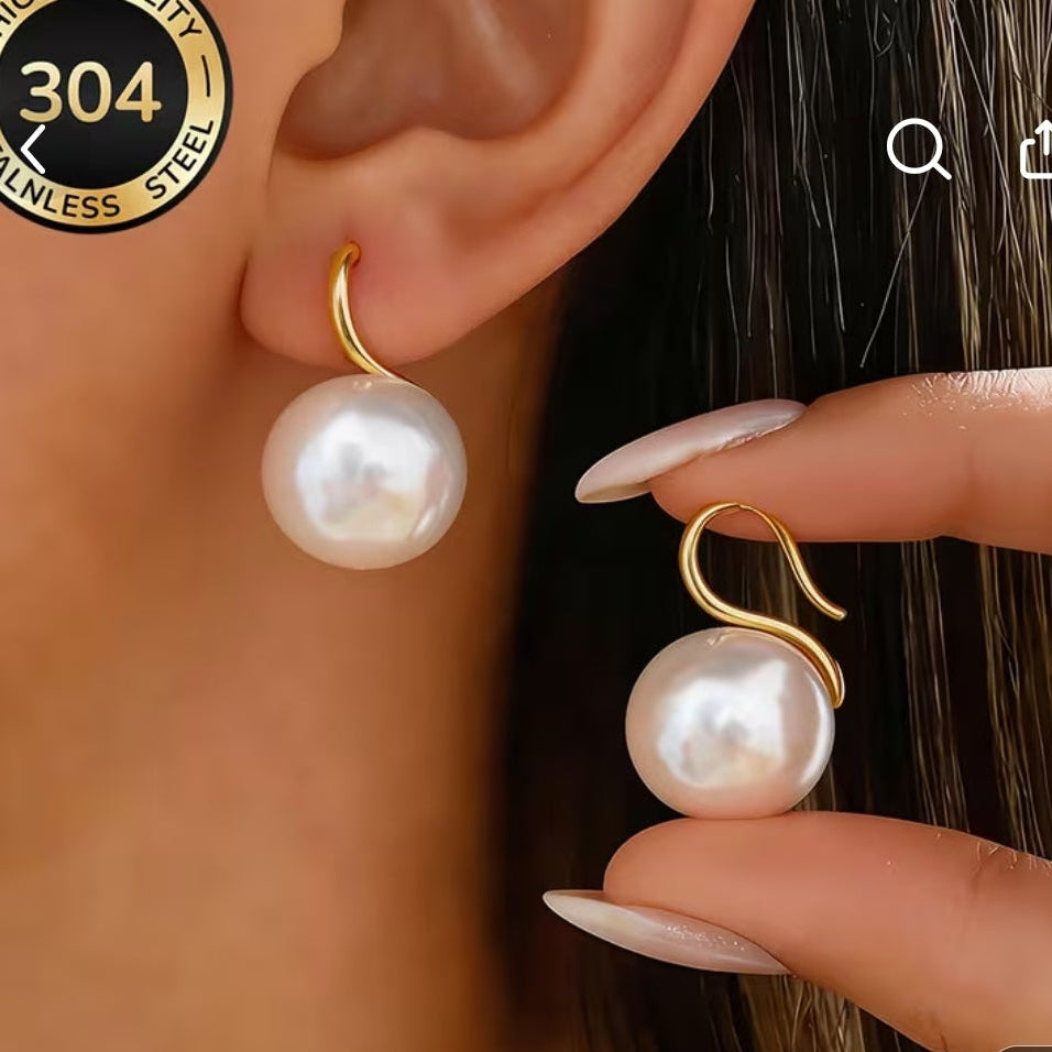 White faux pearl earrings, 1cm gold plated stainless steel hooks