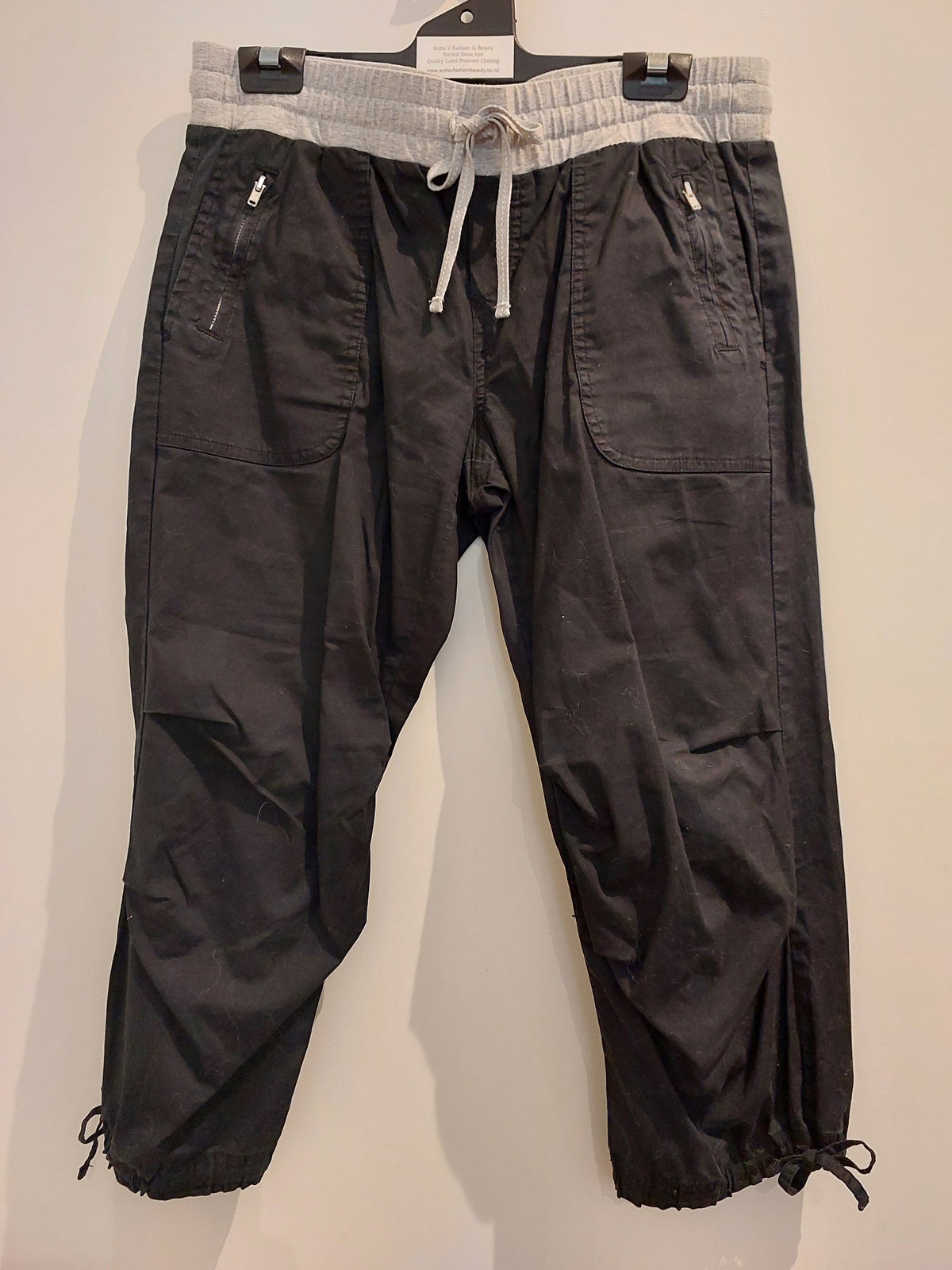 Lorna Jane sports 3/4 pants , size 10
