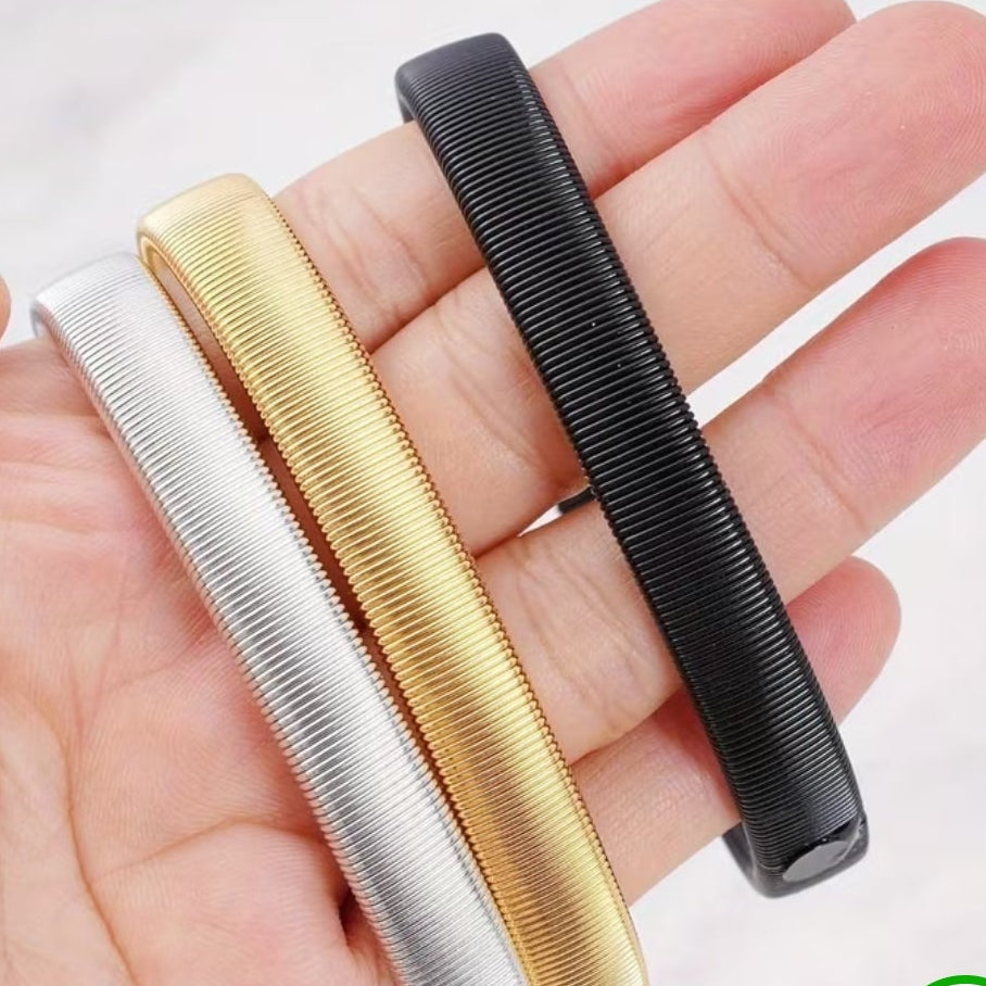 Stretchy arm bands
