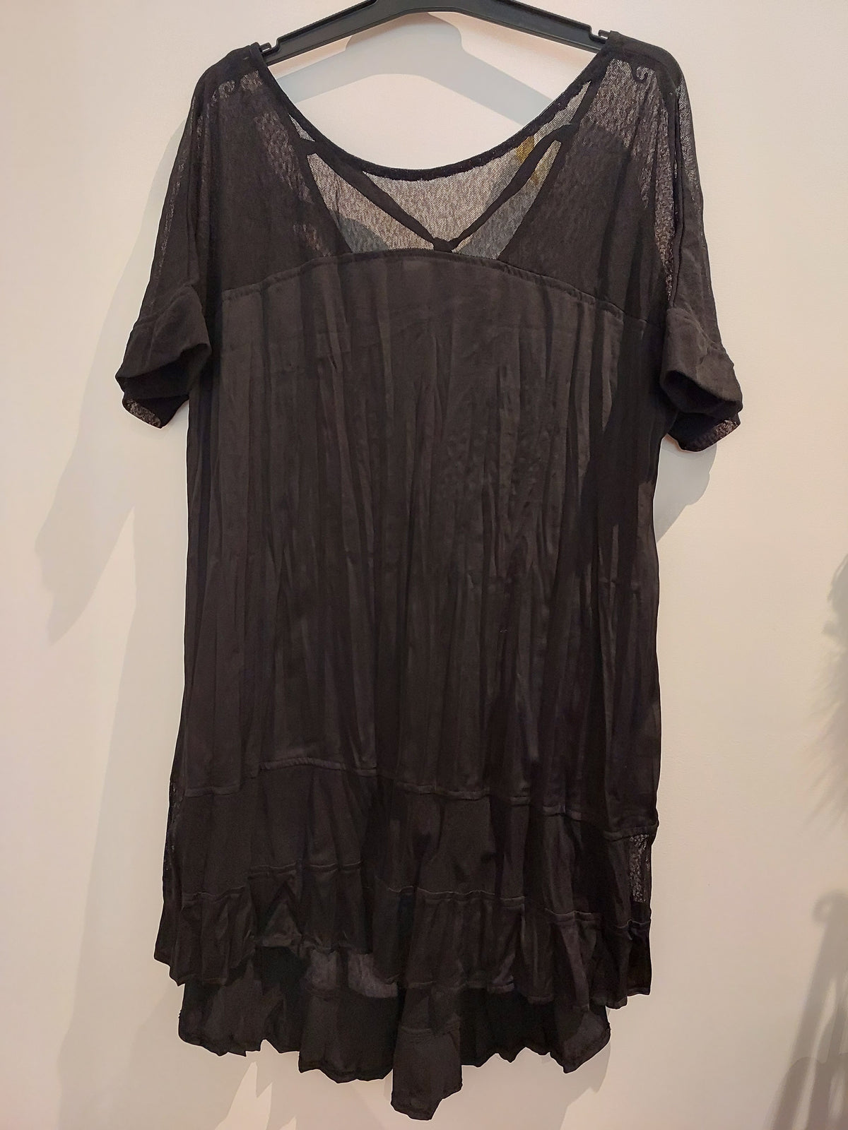 Annah S black top size XL/18