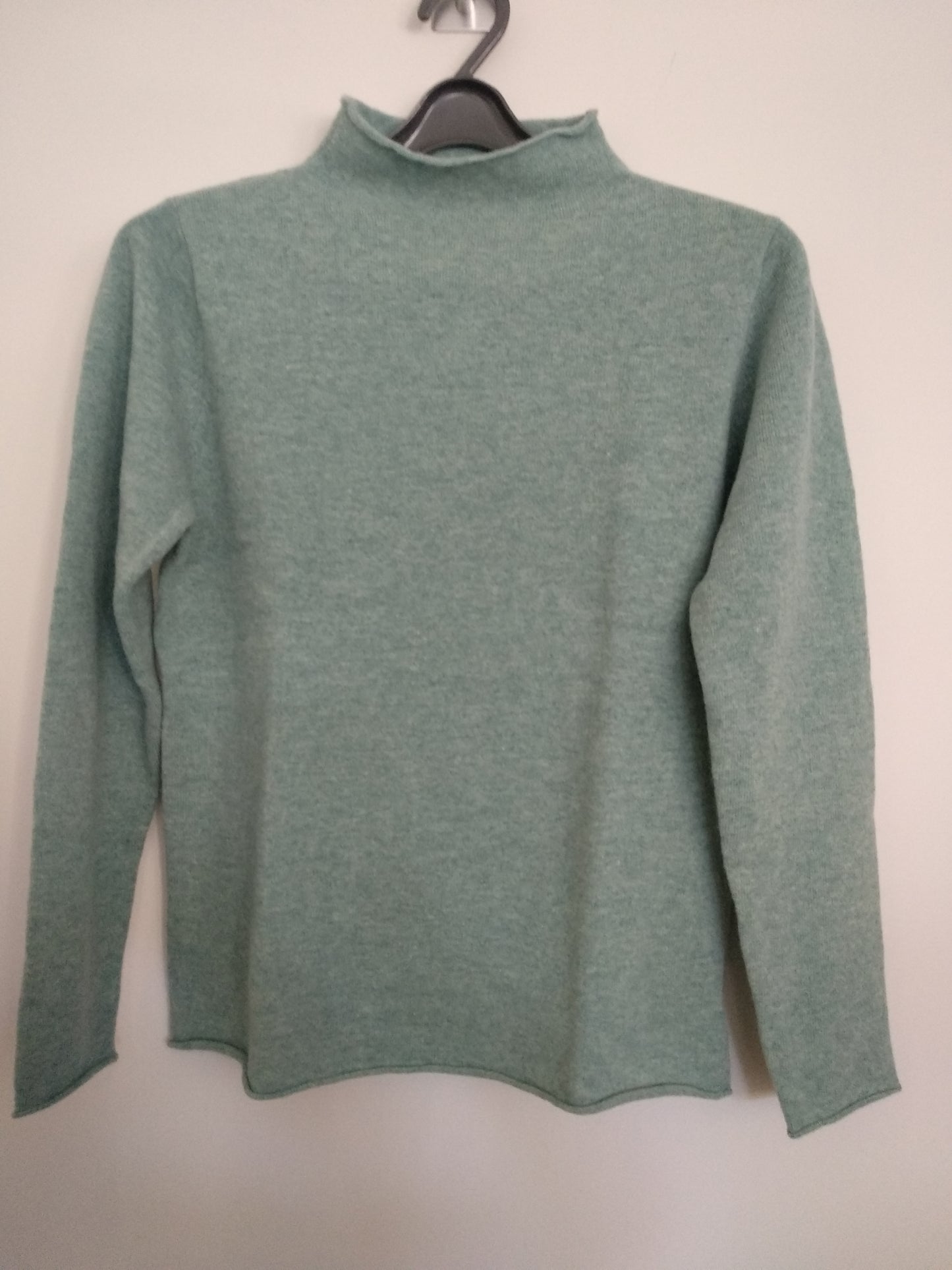 SALE NEW 100% pure fine wool jumper, size 8-14, blue 14 in stock