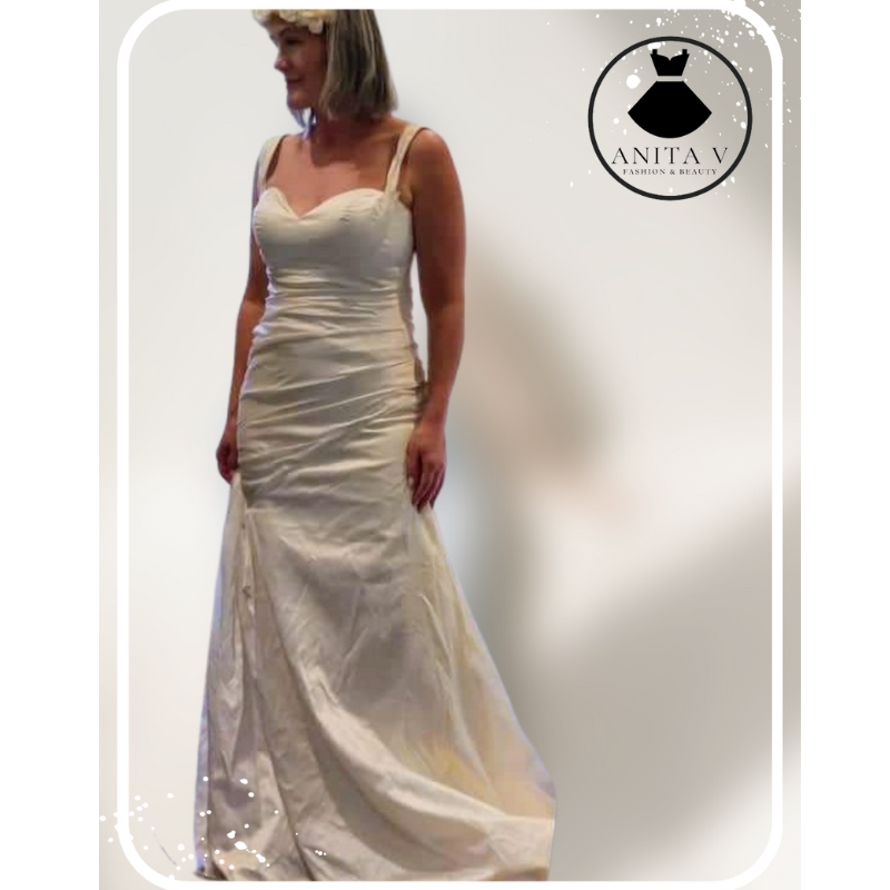 NEW Cream silk wedding dress, size 8/10, $150 hire